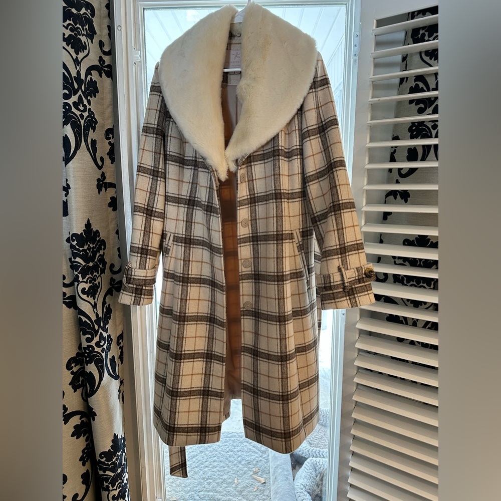Gal Meets Glam Brown Ivory Plaid Women's Coat with Faux Fur Collar